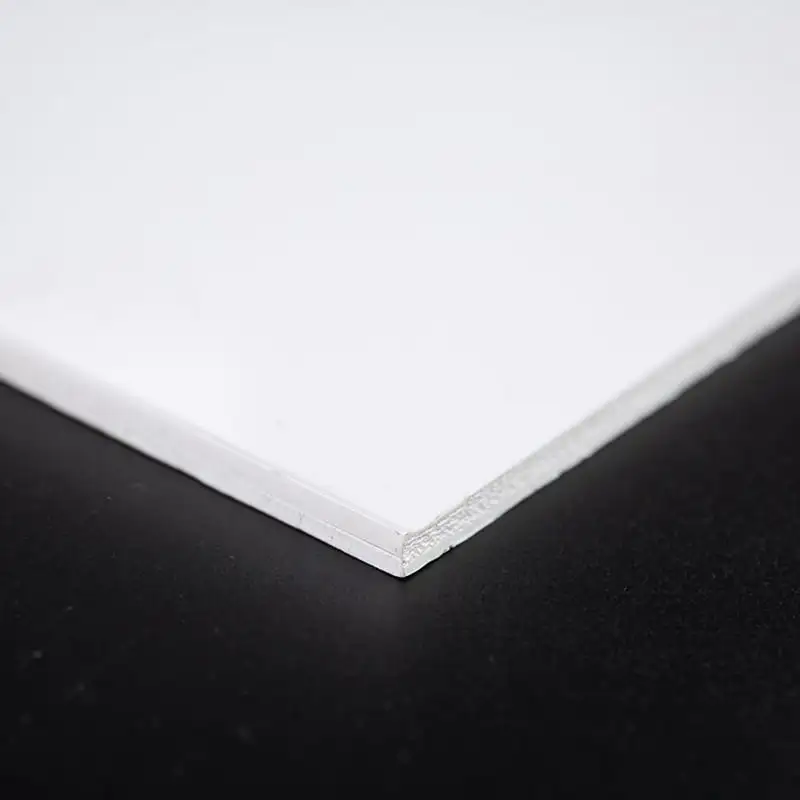 Lichtblockierende, kostengünstige PC-Platte in Milchweiß für Trennwände im Innenbereich